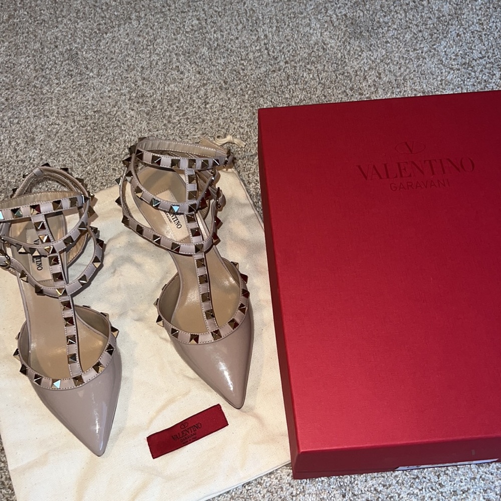 Valentino Garavani | Rockstud Caged Kitten Heels in Poudre (36/6)